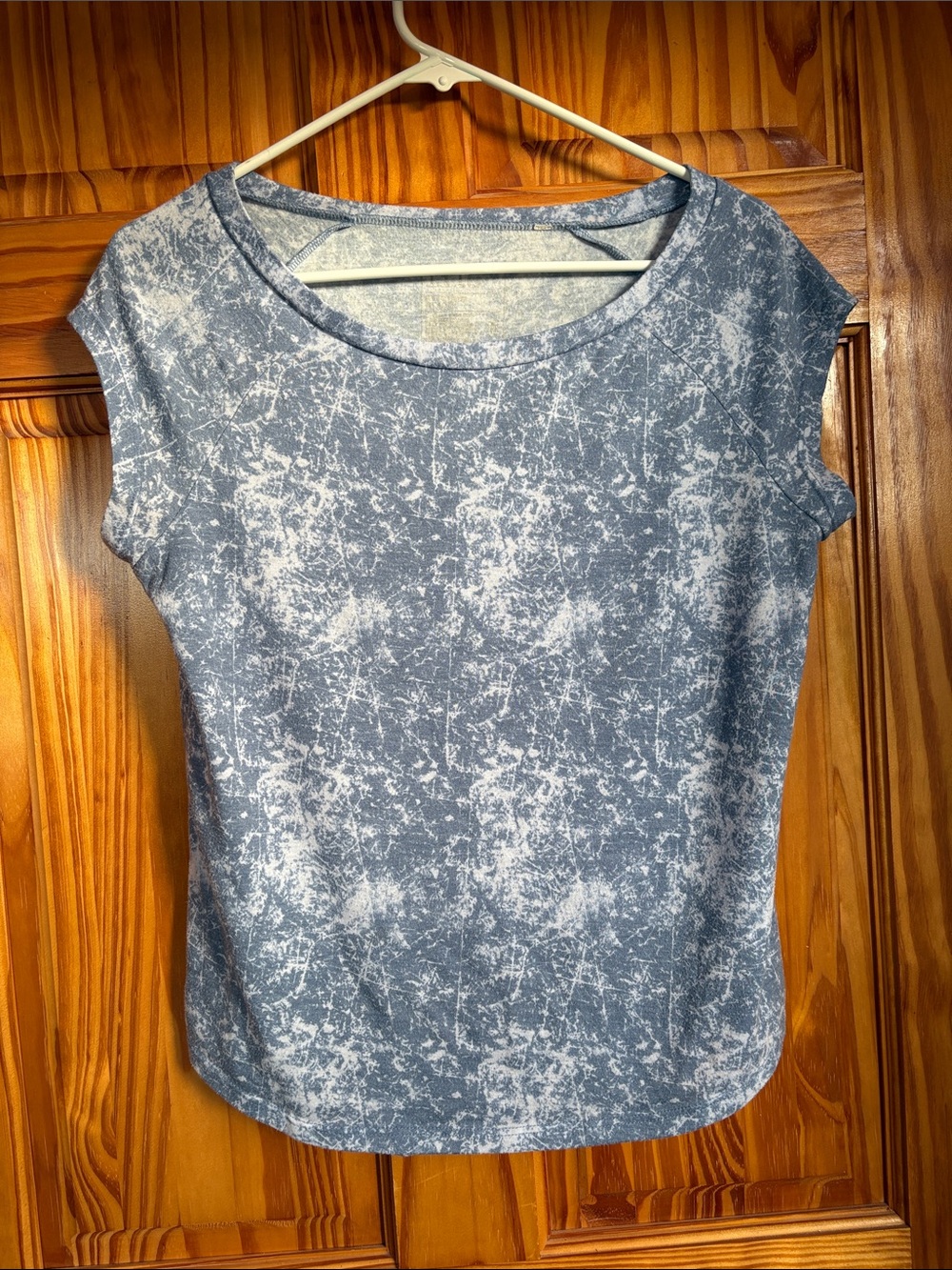 Lilu Blue and White Marbled Short Sleeve Scoop Neck Tee